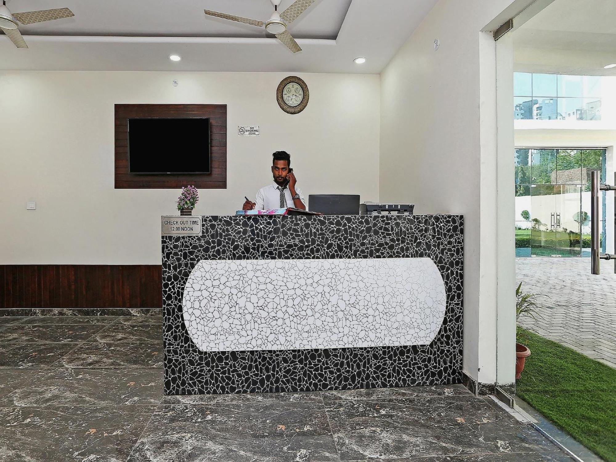 Collection O Hotel Royal Blue Bhubaneswar Exterior photo